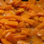 Ricetta vegan del giorno: zucca in padella con aglio, rosmarino e vino bianco